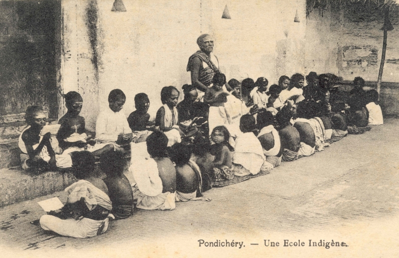 16-04 - Pondichery - ecoliers et maitre